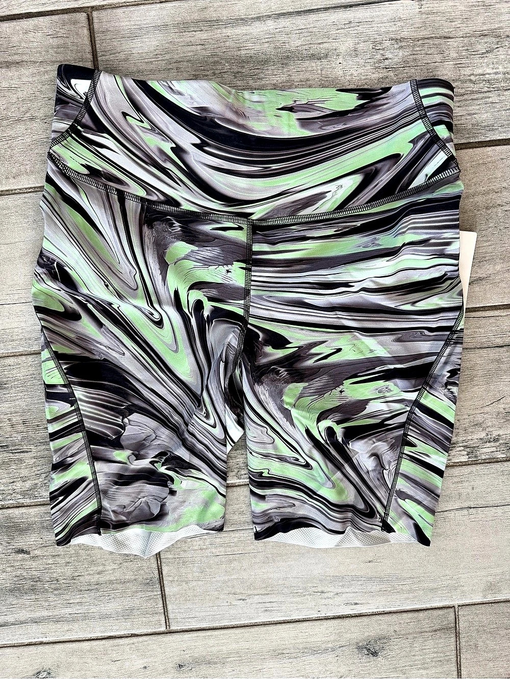 lululemon Base Pace High-Rise Short 8" Green & Black Size 10